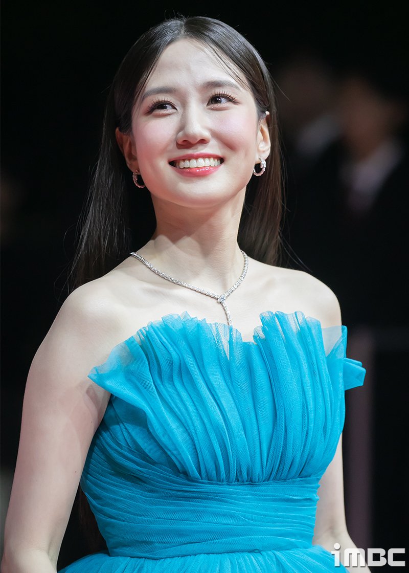 parkeunbinintl's tweet photo. [PHOTO] 23.10.04 Busan International Film Festival 2023

Park Eunbin is stunning with her blue dress, attending the show as the first-ever solo MC for opening ceremony of #BIFF2023!

#ParkEunBin #박은빈 #朴恩斌  #パクウンビン #ParkEunBinxBIFF2023 https://t.co/hr8hyTcRyN