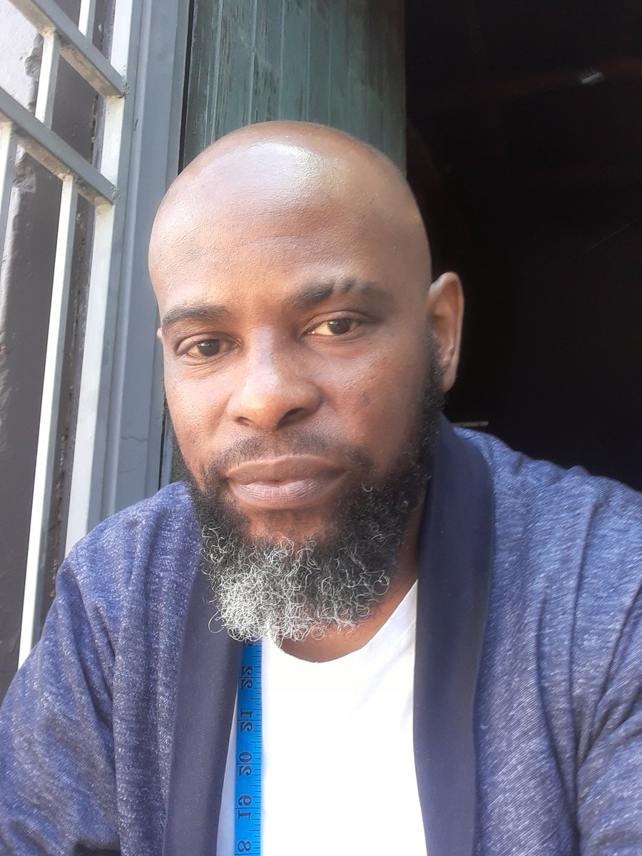 🪡 igama lami uSimphiwe Donald Mbangi, umfana wase Newcastle eOsizweni

I'm a Bag Designer 🎒...

And freaken good at it too! 👑

#moderndayguluva 
#OCiswhoweare