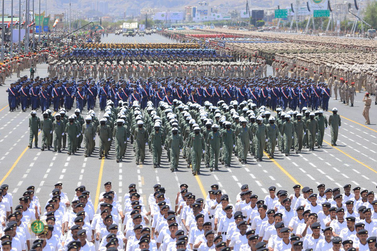 ( جمهورية من ذهب )

أنتم وكل أبناء هذا الجيل جمهوريين عيار 21
وهذا يعني أن جمهورية قرقاش انتهت إلى غير رجعة ولن تعود بالمطلق
لقد مللنا جمهورية التنك الهزيلة ولذلك نصنع اليوم - بعناية - جمهورية يمنية من الذهب الخالص كإستحقاق يليق بتضحيات شعبنا اليمني العزيز .

#جمهورية_عيار21