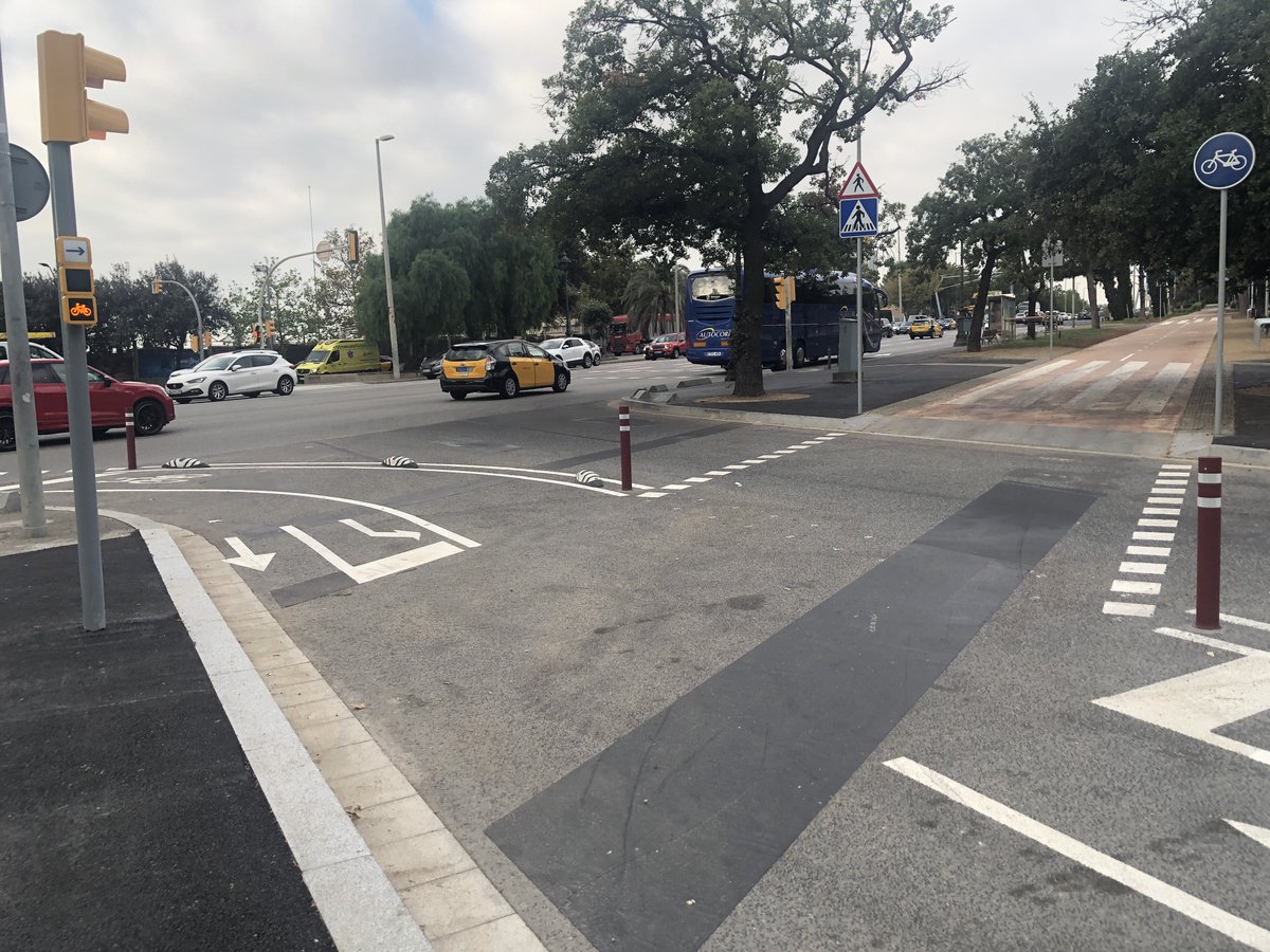 EnbicixBCN's tweet photo. @BCN_LesCorts @BCN_Mobilitat També s'ha executat i obert a la circulació de #bicibcn la connexió amb la #bicivia7 davant del parc de Cervantes fins al carrer Manel Ballbé.
#ev8 https://t.co/epWlbfpPhi