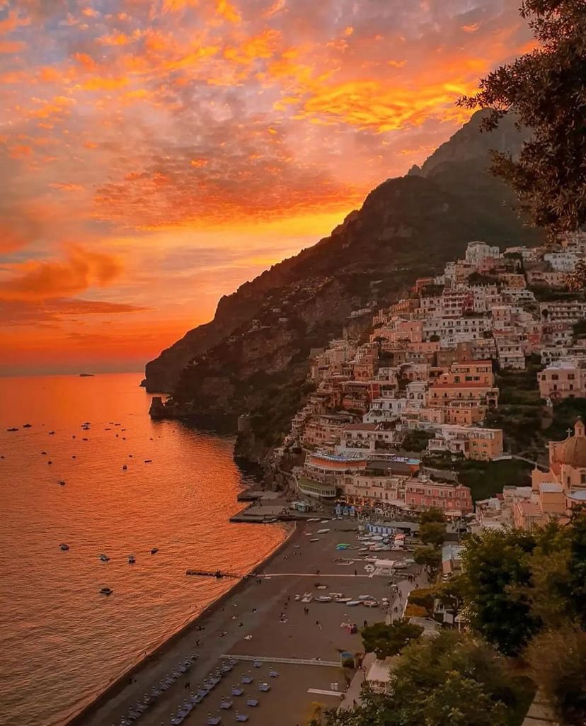 viewsoff's tweet photo. Sunset in Amalfi Coast. https://t.co/GHqWCWEPIC