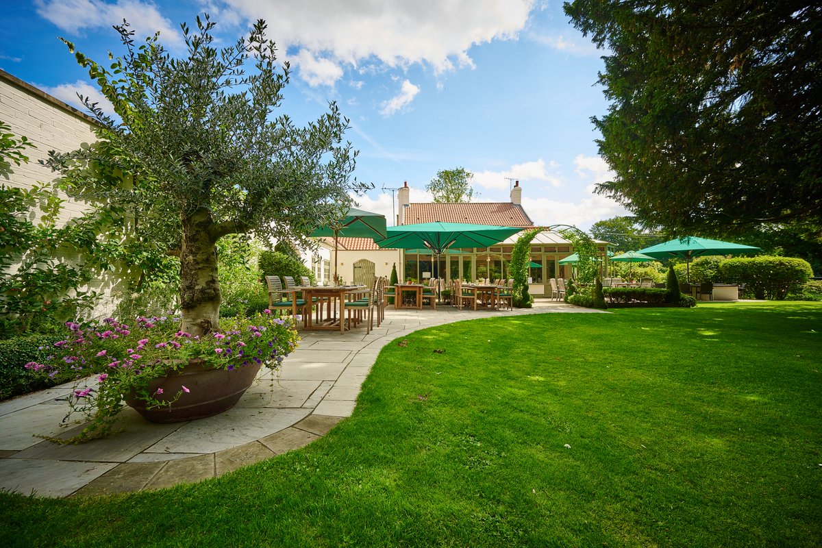 pipeandglass's tweet image. Reservations are not required for our bar and outdoor tables. Join us for Sunday lunch from 12pm - 4pm today.

#outsidedining #beergarden #sunnydays #yorkshire #pipeandglass #michelinpub #thesunishining