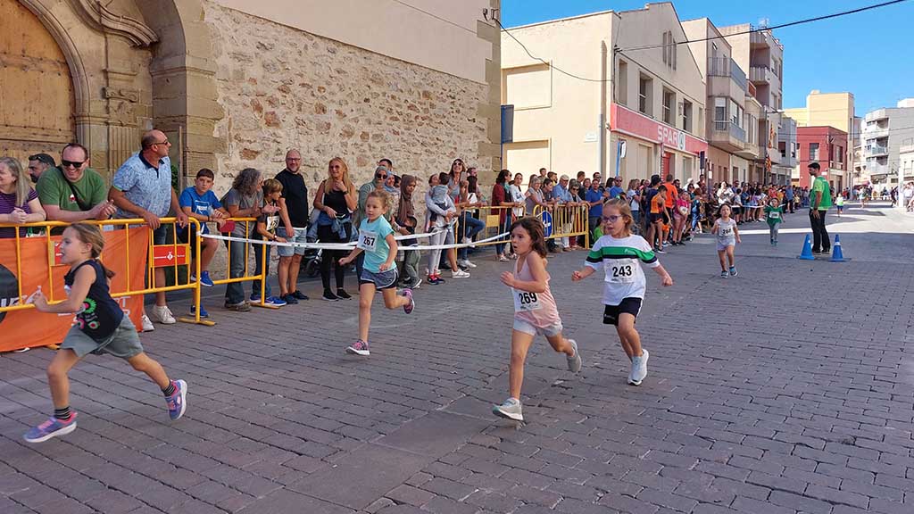 🏃‍♂️🏃‍♀️ Jesús acollirà el diumenge 8 d'octubre la primera prova del II Circuit de Milles Urbanes del Baix Ebre

▶ LA NOTÍCIA: ebresports.cat/jesus-acollira…

<a href="/UCECcat/">Consells Esportius de Catalunya</a> <a href="/ToniGilabert1/">Toni Gilabert</a> <a href="/esportcat/">Esports</a> <a href="/JoanBarbera7/">joanbarbera</a> <a href="/jaumedomingo/">💛Jaume Domingo💛</a> <a href="/Tortosa/">Ajuntament de Tortosa</a> <a href="/JordiJordanEbre/">Jordi Jordan</a> <a href="/vgraufe/">Víctor Grau Ferrer/❤️</a> <a href="/victorferrando/">Victor Ferrando 🎗</a> @JessEM ...