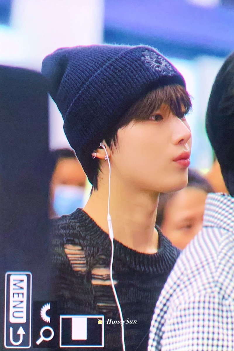 softlysunoo's tweet image. look at those fine visuals 😳 kim sunoo's face card is really insane!