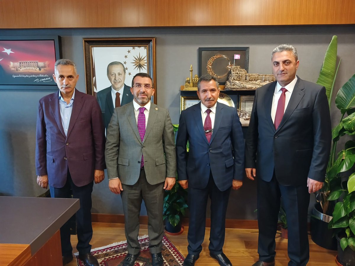 Ademcalkin's tweet photo. 📍 TBMM

Gazi Meclis'te ziyaretimize gelen
* Akyaka Belediye Başkanımız Ergüder Toptaş
* Digor Belediye Başkanımız Nebi Kerenciler
* Dağpınar Belediye Başkanımız Ömer Vargün ile bir ara gelerek belediyelerimiz çalışmaları hakkında istişarede bulunduk.

Başkanlarıma nazik ziyaretleri için teşekkür ediyorum.
