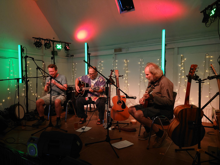JubileeTap's tweet photo. The Zigzag Fest is all about great music &amp; the Jubilee Tap has two great bands playing this weekend! 
Check out the link for a full list of what's going on in Selborne this weekend
https://t.co/ILRLnVCCOJ

🎸The Missy Nelson Band
Friday 6th 5.45pm

🎸Bridestone
Saturday 7th 5-7pm https://t.co/GbIuD93wj5