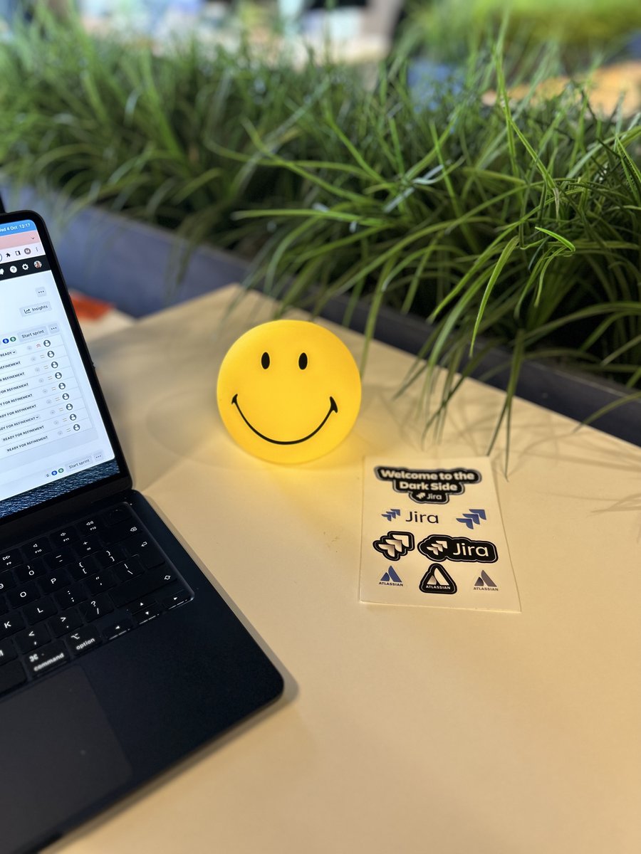 Desk upgrade! Thanks to <a href="/Jira/">Atlassian Jira</a> for brightening up my workspace with this smiley lamp. Makes my day😊💛