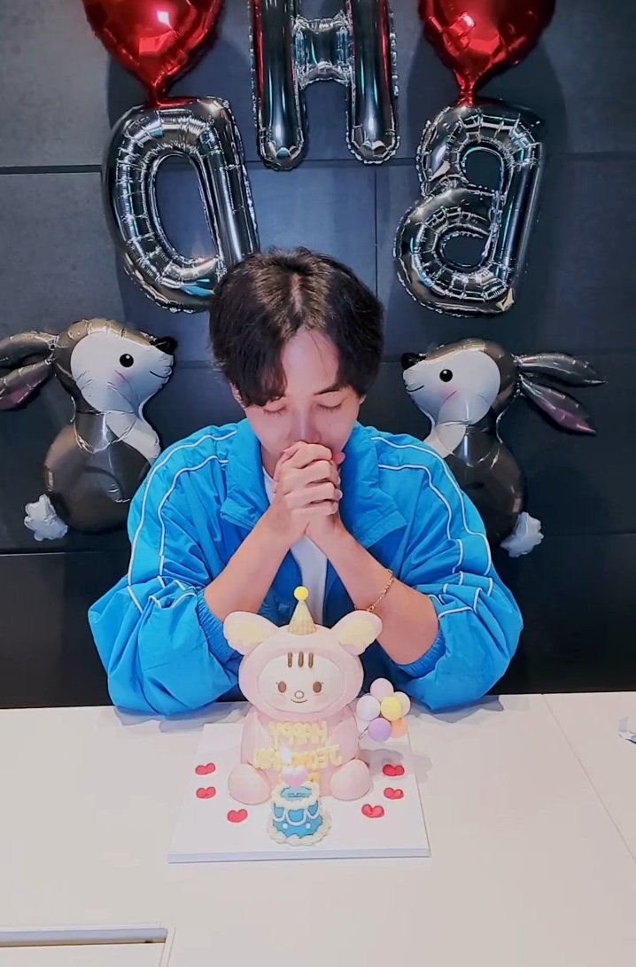 nishishua's tweet photo. watching his live while on school is really my therapy cause im really stress today huhu grabe ung quiz ko today apat kaya thank you hannie happy birthday!! https://t.co/kxWrRAnndj