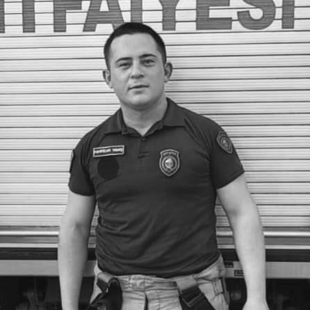 Acımız büyük...

Keçiören Osmangazi Mahallesi'nde bir binada meydana gelen yangına müdahale ederken şehit olan kahraman itfaiye erimiz Fahrican Yavaş'a Allah'tan rahmet, yakınlarına başsağlığı diliyorum.

Tedavileri sürmekte olan itfaiye erlerimize acil şifalar diliyorum. İtfaiye