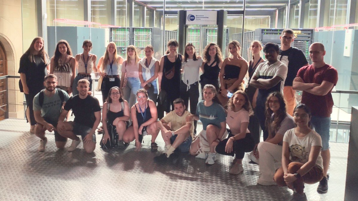 IRBBarcelona's tweet photo. 🫴 Pleased to introduce you to our new #PhD students!

🚶‍♀️🚶🚶‍♂️Today we have visited the @BSC_CNS as part of our Induction Week.

Thank you for a great visit! Let's keep learning about the 🔝 science we can do together!

#WeAreIRB https://t.co/bZdw3Tso0u