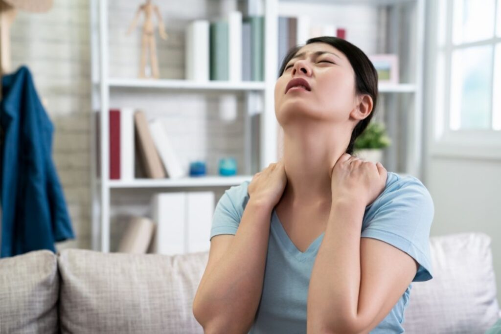 TherapistPages's tweet photo. #Anxiety is something that affects everyone at some point in their lives. If you suffer from chronic anxiety or panic attacks, you might want to try these simple relaxation techniques to ease #stress and improve your overall health.

Read https://t.co/TLcTruINnV 

#NeckTension https://t.co/RUOclrzdaT