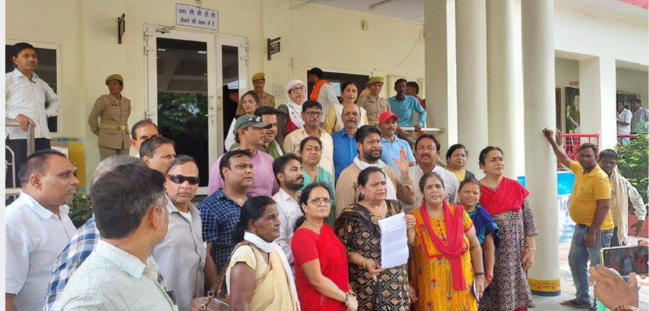 Amitsingh110716's tweet photo. जागो भेल मैनेजमेंट जागो! यह वही रिस्पेक्ट टीचर हैं जिन्होंने अपना पूरा जीवन स्कूल पर दिया और आप उनको ही सड़को पर ला रहे हो।
🙏I SUPPORT BSN SCHOOL🙏
#justiceforBSN 
#saveBSN
#BSNneedshelp
@PMOIndia 
@GovtOfIndia_ 
@UPGovt 
@LabourMinistry 
@EduMinOfIndia
@BHEL_India
@MHI_GoI
@DrMNPandeyMP
@narendramodi 
🙏SAVE BSN SCHOOL🙏