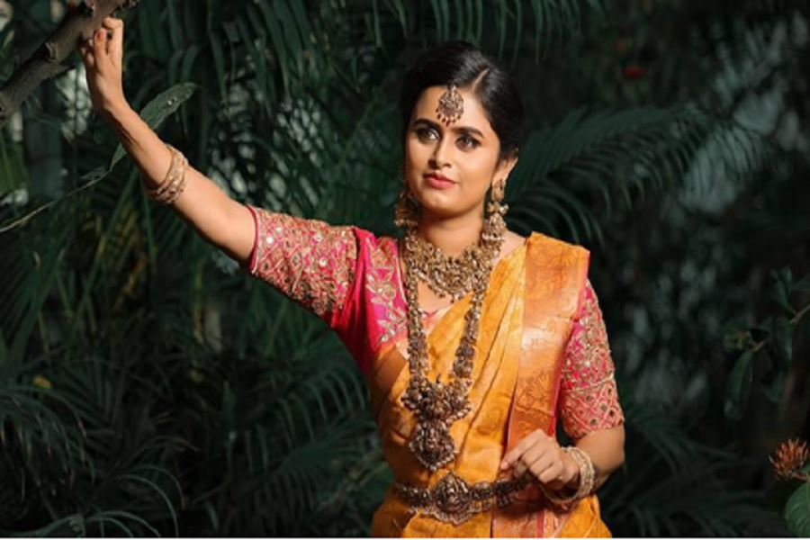 Regional saris for the win

ohwomen.in/post/regional-…

#Fashion #Indianfashion #AshavaliSaree #Shopping #BanarasiSaree #BandhaniSaree #BatikSaree #BomkaiSaree #ChanderiSaree #KanjeevaramSaree #PaithaniSaree @oh_women