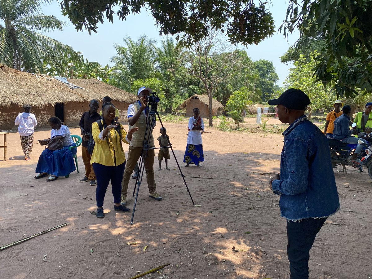 SylvieMazambi's tweet photo. A la découverte du territoire de Nyunzu dans la province de Tanganyika ☺️
Je suis si curieuse de documenter sur les conflits intercommunautaires entre les twa et les bantous dans cette partie de la #RDC.
#Unpeuple
#Amour
#solidarite https://t.co/4GYopvsVhR