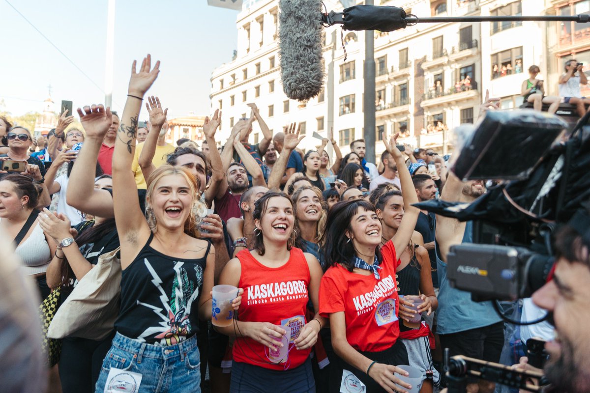 escac's tweet image. #ÓperaPrima | 📸 Finaliza el rodaje de 'Jone, batzuetan', película dirigida por Sara Fantova y desarrollada en el programa de ESCAC Ópera Prima con Alumni ESCAC.

¡Muchas felicidades a todo el equipo por el trabajo realizado!