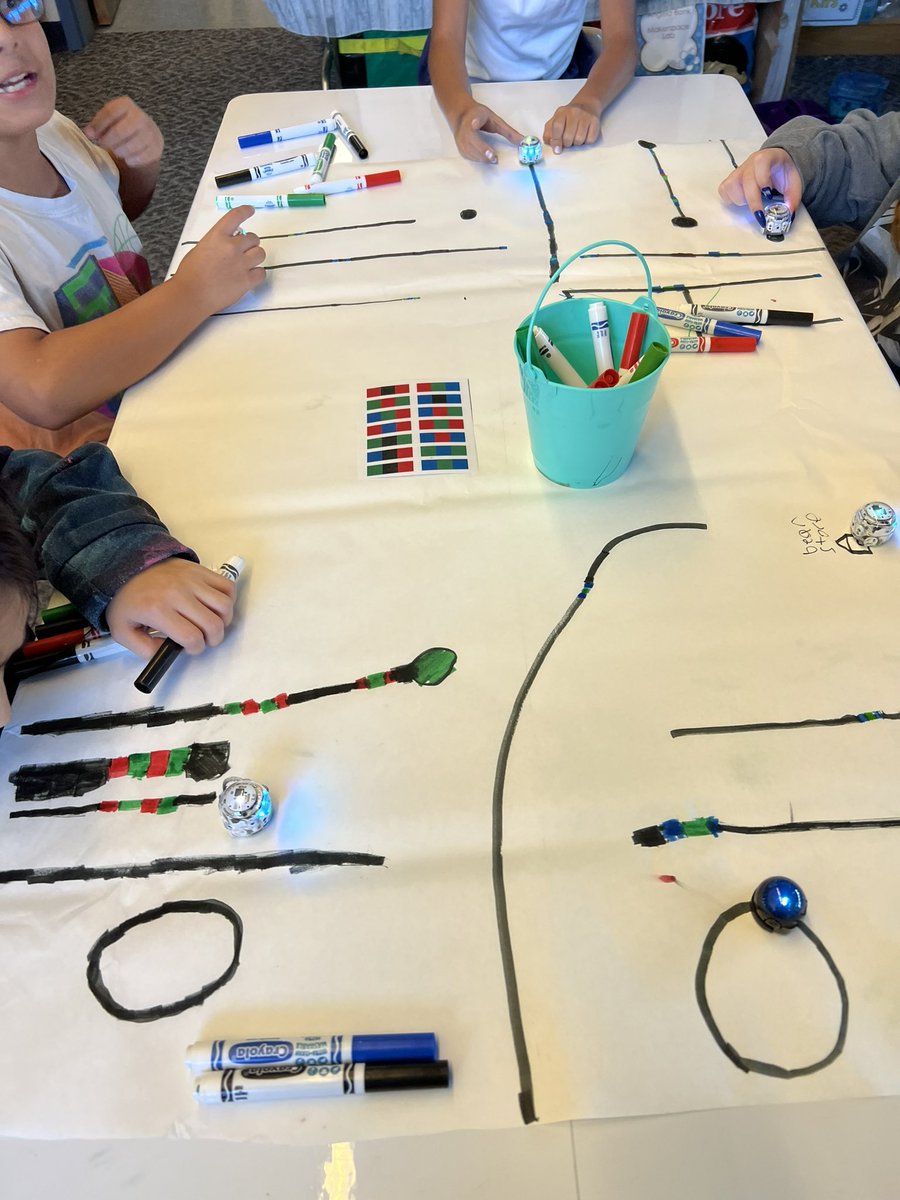 Bulldog Builders were at it again! This time having The Great Ozo Race! @Ozobot Ss used unmarked codes to build their track so they can have friendly Ozobot Races! @MadParkPTA @OldBridgeTPS @MrYanuzzelli #STEAM #makerspace #STEM