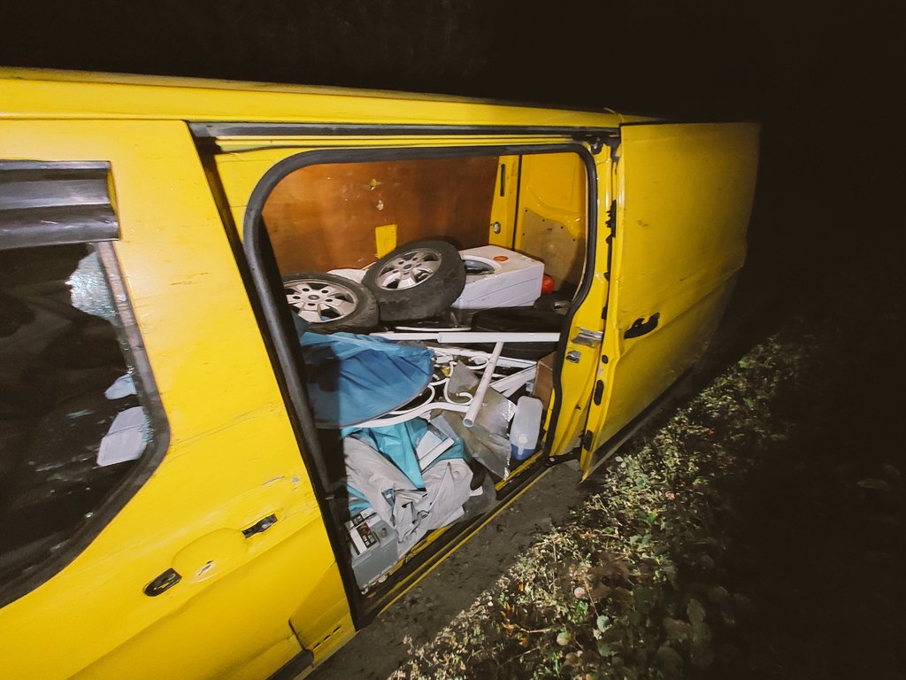 KentPoliceRural's tweet photo. With support from @KentPoliceRoads @KPTacOps @KentPoliceMaid this van, which failed to stop for our team was located &amp; its drover found by #Drone hiding in Woodlands 

1× Arrested, #DangerousDdriving
#FailingToStop #Drugdrive #DisqualifiedDriving #NoInsurance #TWOC Cad 02:1556 NL https://t.co/SSi2kswdIK