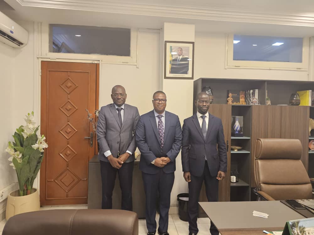 EmbColGhana's tweet photo. 1/2 Avanzando la #EstrategiaAfrica del Gobierno del Cambio con la apertura de la Embajada de Colombia en Senegal. 
En Senegal nos reunimos con Jefe de Protocolo de Cancilleria y Director de Americas en la puesta a punto para la apertura de la Embajada de Colombia en Senegal https://t.co/ynF54EJLcc