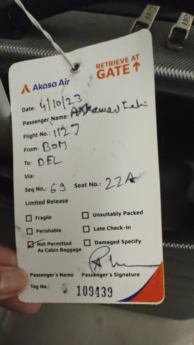 Ashawari14's tweet photo. @AkasaAir such manhandling of my luggage!!! My handbag was taken from me at the boarding gate saying the flight was full and they would put it as check-in luggage. But my bag was handled with absolute negligence! There are marks all over and the handle is wobbling!! https://t.co/z5tY6zlkFc