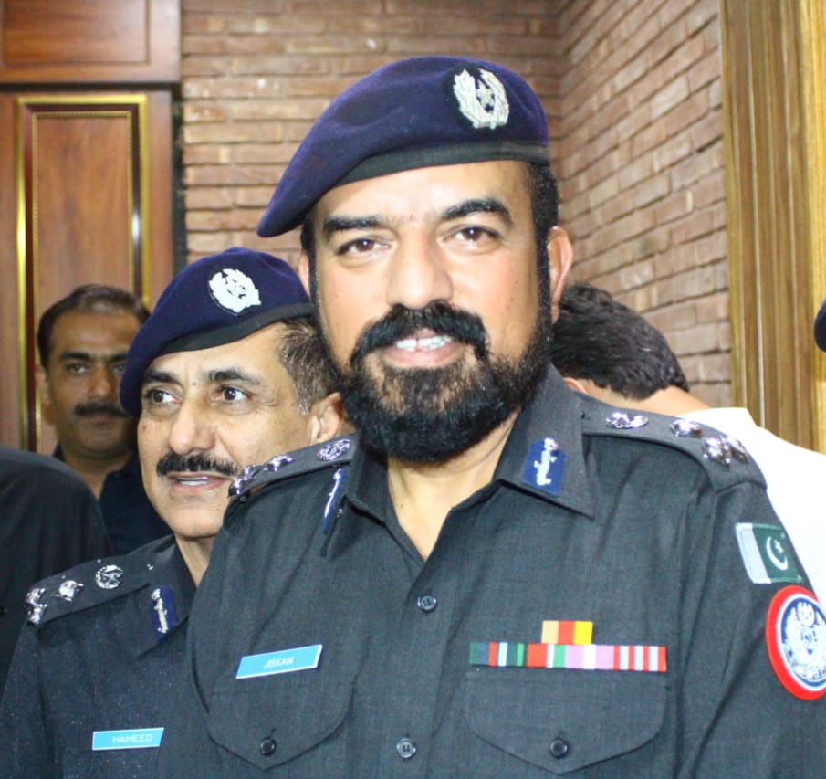 CellRange's tweet photo. PRESS RELEASE
تاریخ 03.10.2023

⬅️ *ڈی آئی جی لاڑکانہ جناب جاوید سونہارو جسکانی صاحب نے SHO سول لائین لاڑکانہ سب انسپکٹر مختیار احمد بہلکانی کو فرائض میں غفلت برتنے پر رورٹ اور سسپینڈ کردیا اور اس کے خلاف ایس ایس پی لاڑکانہ کو انکوائری کے احکامات جاری کردیے۔

PRO to DIG Larkana https://t.co/dQGHIvokNF