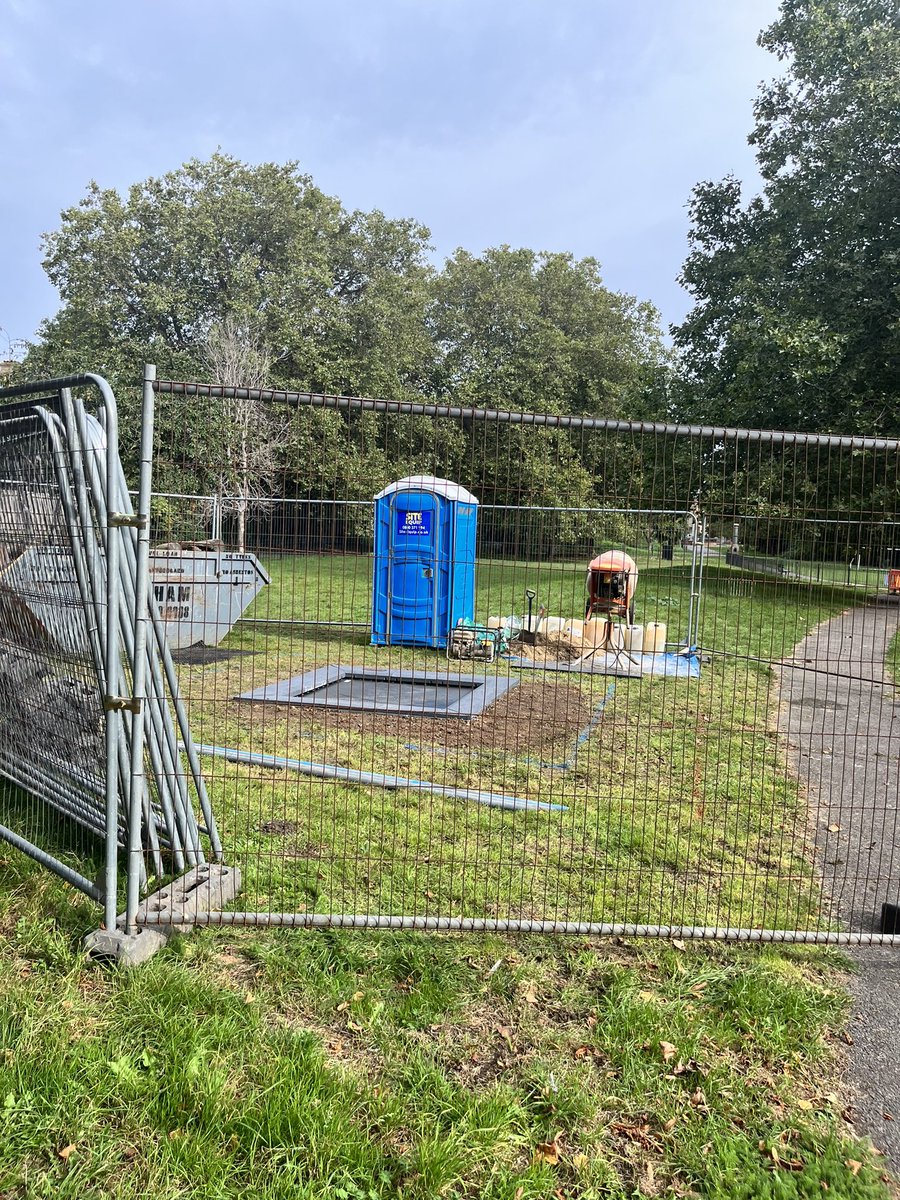 AnitaZ90's tweet image. 🤗 Fun pending in Penge Rec…. the playground and adjacent field will be disrupted for a while longer but it will be worth it! #Penge @idverde_Bromley @PengeRecFriends
