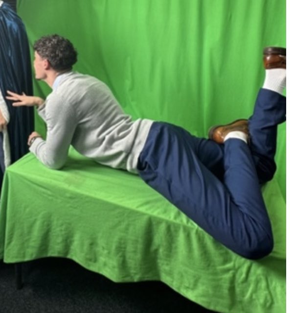 Year 12 media students are creating some 1950s adverts using traditional stereotypes. We’re impressed with their dedication 📸