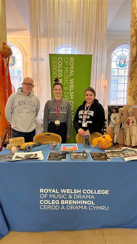 RWCMD's tweet photo. We had a fantastic time at the @CareersWales #ChooseYourFuture Creative Pathways event yesterday meeting secondary school pupils exploring the creative sector.

Interested in a backstage career? Book our open days 21 and 25 October: https://t.co/rYr6G2SeqY https://t.co/MOC2ndB3Iz
