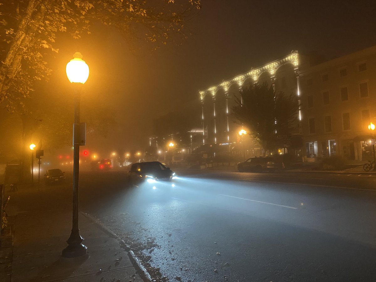 EdBurkeToga's tweet image. Foggy Wednesday morning near the #Adelphi