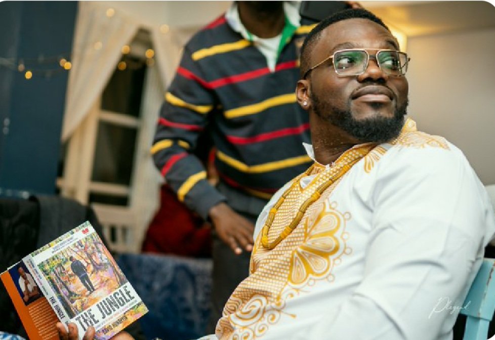 Mindset_Post's tweet image. You can love him or hate him, but you can't change the fact that @DavidHundeyin is arguably the BEST Nigerian investigative journalist.