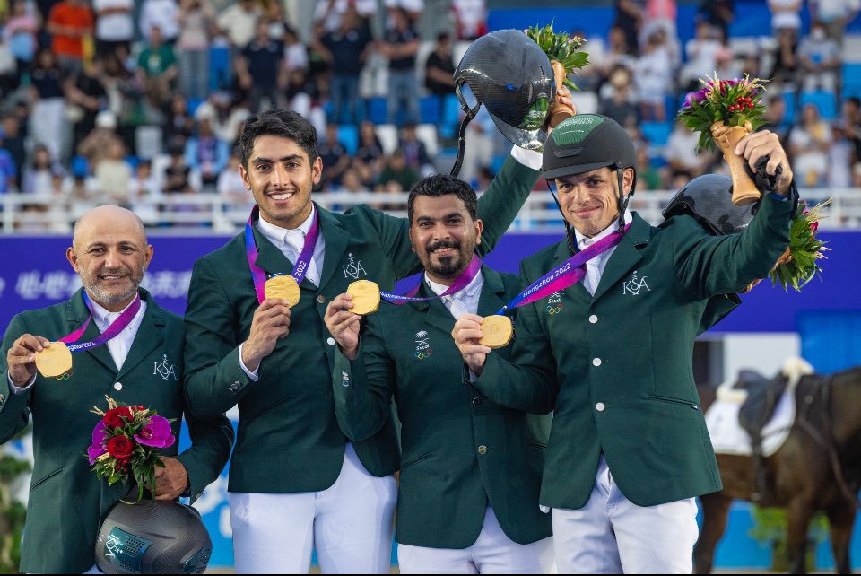 اخواني فرساننا الأبطال ما كان ليتحقق هذا الإنجاز إلا بتوفيق الله عز و جل ثم الدعم اللامحدود من قيادتنا الرشيدة حفظها الله و إشراف و متابعة سمو وزير الرياضة لمراحل تجهيزكم لهذا الحدث ، كل الشكر لمن بارك و ساند… شكرا لكم أبطالنا .. 💚🇸🇦
#السعودية_في_الاسياد