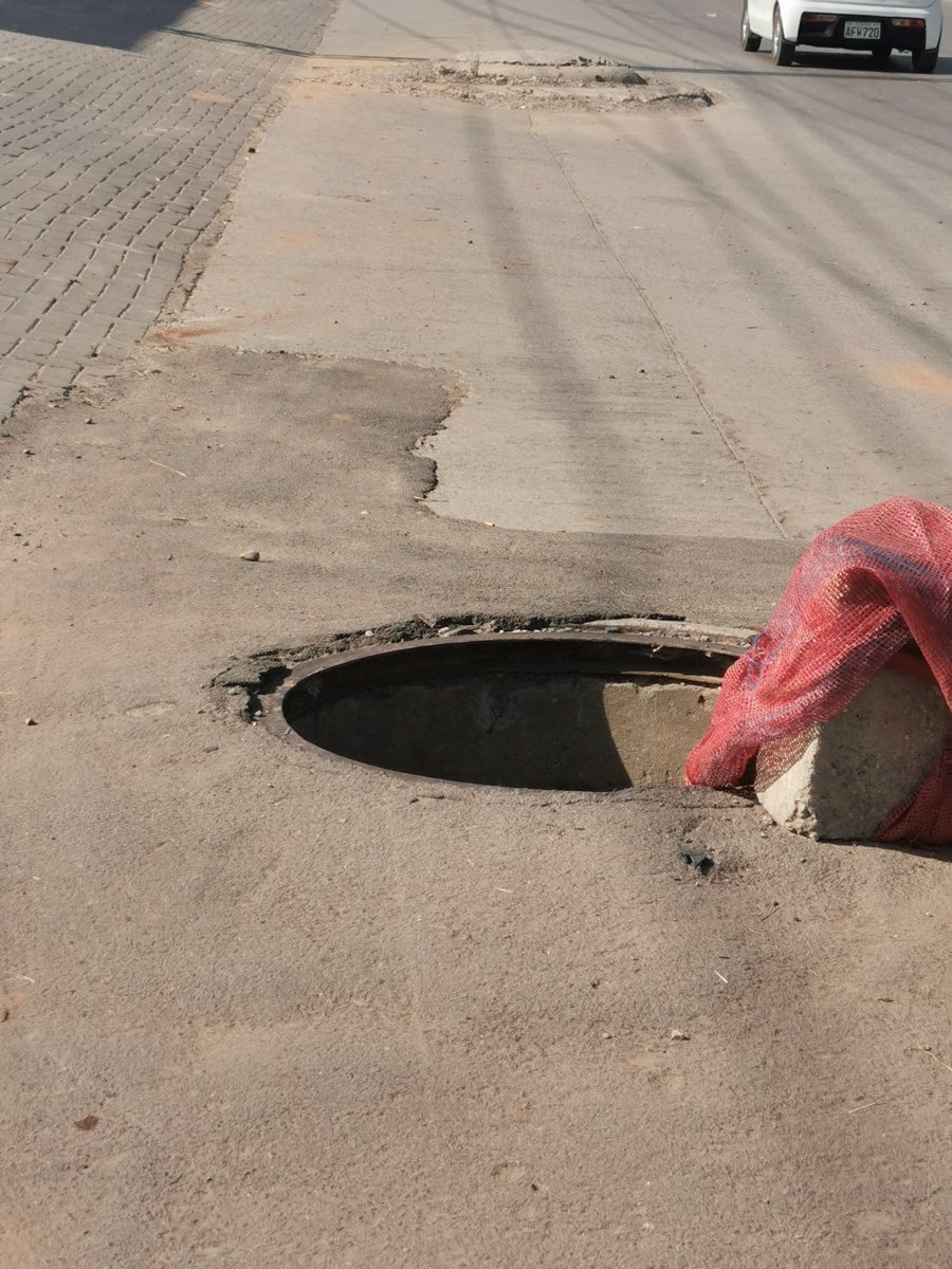 AsifIhcba's tweet photo. @dcislamabad @CDAthecapital
Kindly direct the concerned department to cover this hole located at police lines PSO pump H 11. https://t.co/kDY3iKmRFh