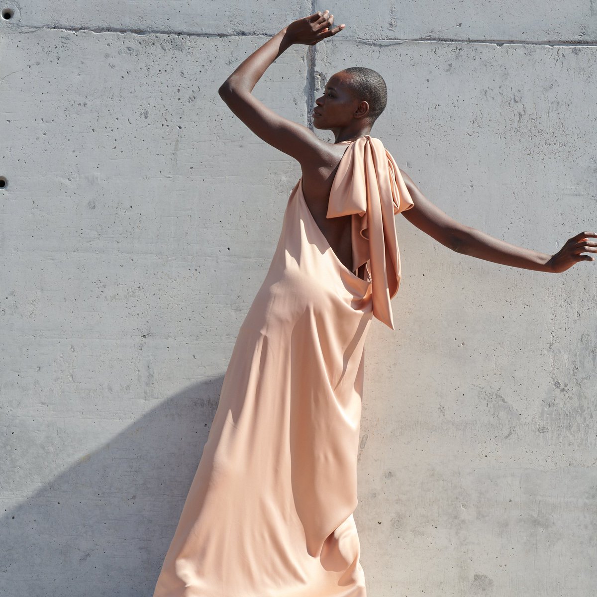 AFI_sa's tweet image. The colour palette for this season is inspired by the beauty of nature and culture in Africa. 🍂🍃

Click: shorturl.at/IJQ57 to read more about #AfricanDesigner garments. 

#AccessibleLuxury #AFI #AfricanLuxury #HouseofNala #SpringSummer