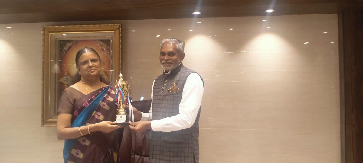 VC_SIMATS's tweet image. Weekly Internal Quality Assessment and Performance Review activities:
The best performing colleges wer appreciated, motivated and awarded!
