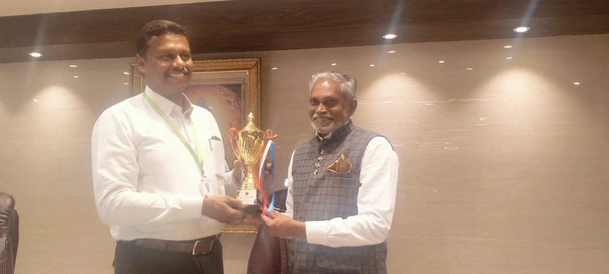 VC_SIMATS's tweet image. Weekly Internal Quality Assessment and Performance Review activities:
The best performing colleges wer appreciated, motivated and awarded!