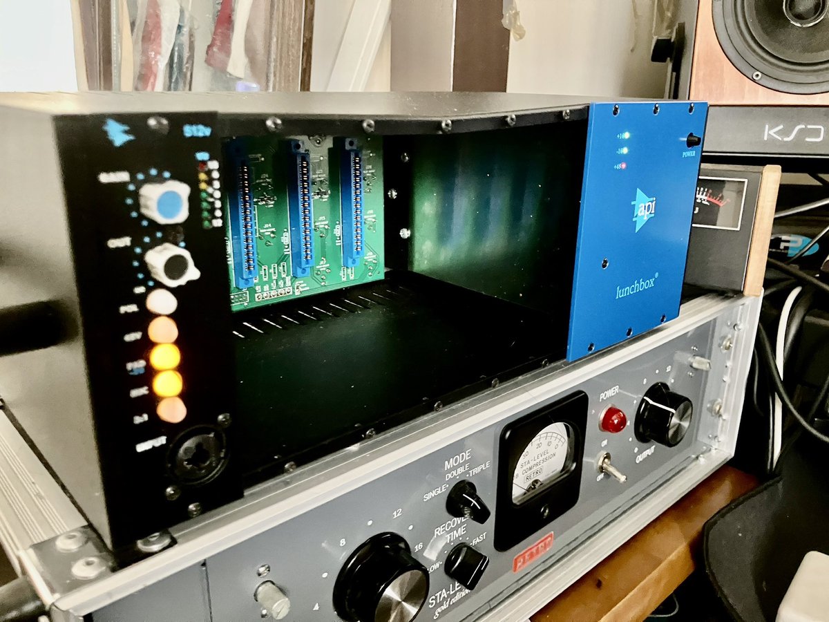 kouichinouta's tweet image. 作曲デモ録り♪
雨模様ですが
ニューギアAPI512V
何とも言えないサウンドカラーは
まさにカラッと晴れ渡るアメリカ西海岸であります！

本人アメリカ行った事ないんで
知らんですが（笑）

#API512