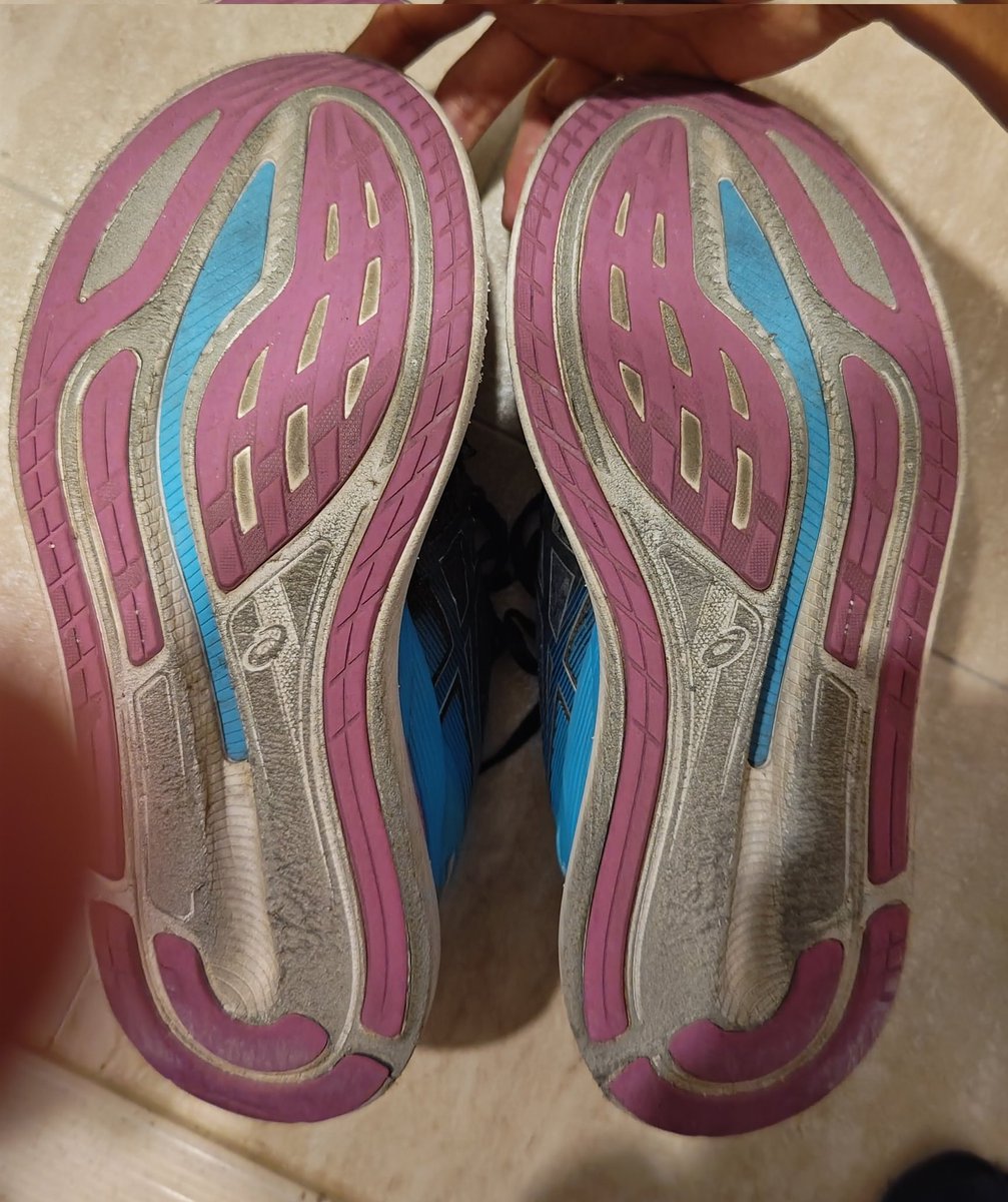 vwwDx4WVq2794NS's tweet photo. ASICSのGLIDERIDE2
履き出始めて約800kmくらい
ソールが削れだしたところあるけど、替え時?
#ASICS #GLIDERIDE2 https://t.co/0KDRo6VymP
