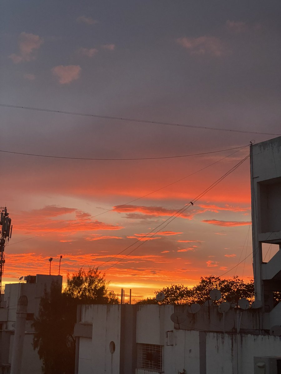 _Causeynot_'s tweet photo. Where are the super pretty rainy season sunsets this year ?!!! https://t.co/t4JJj8L3yp