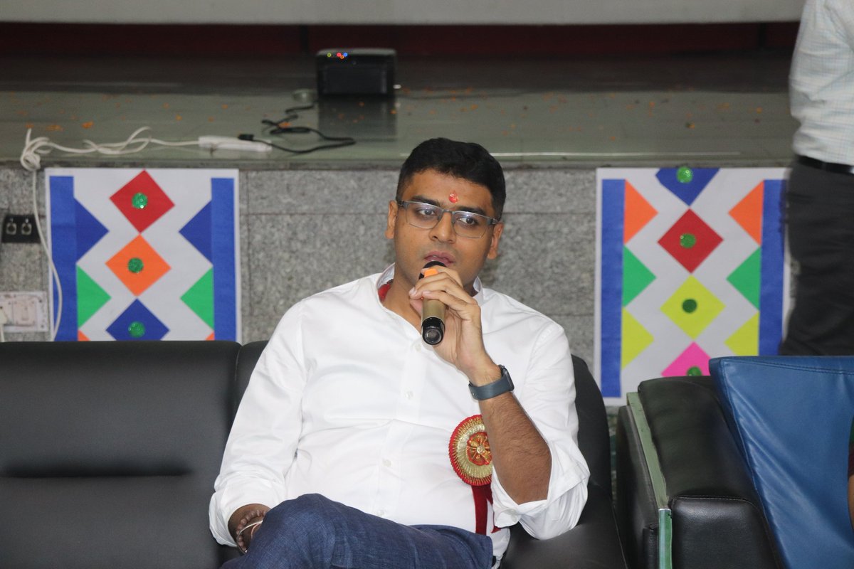 RPVVSHALIMAR's tweet photo. An interactive and an enriching session of Principals and Vice Principals with distinguished Director of Education Shri Himanshu Gupta,IAS was organized by Dr. A.K. Bhatt,DDE NW(A) at SOSE/RPVV, BT- Block, Shalimar Bagh on 3.10.2023.
@gupta_iitdelhi @Dir_Education https://t.co/rEEcJMakOF