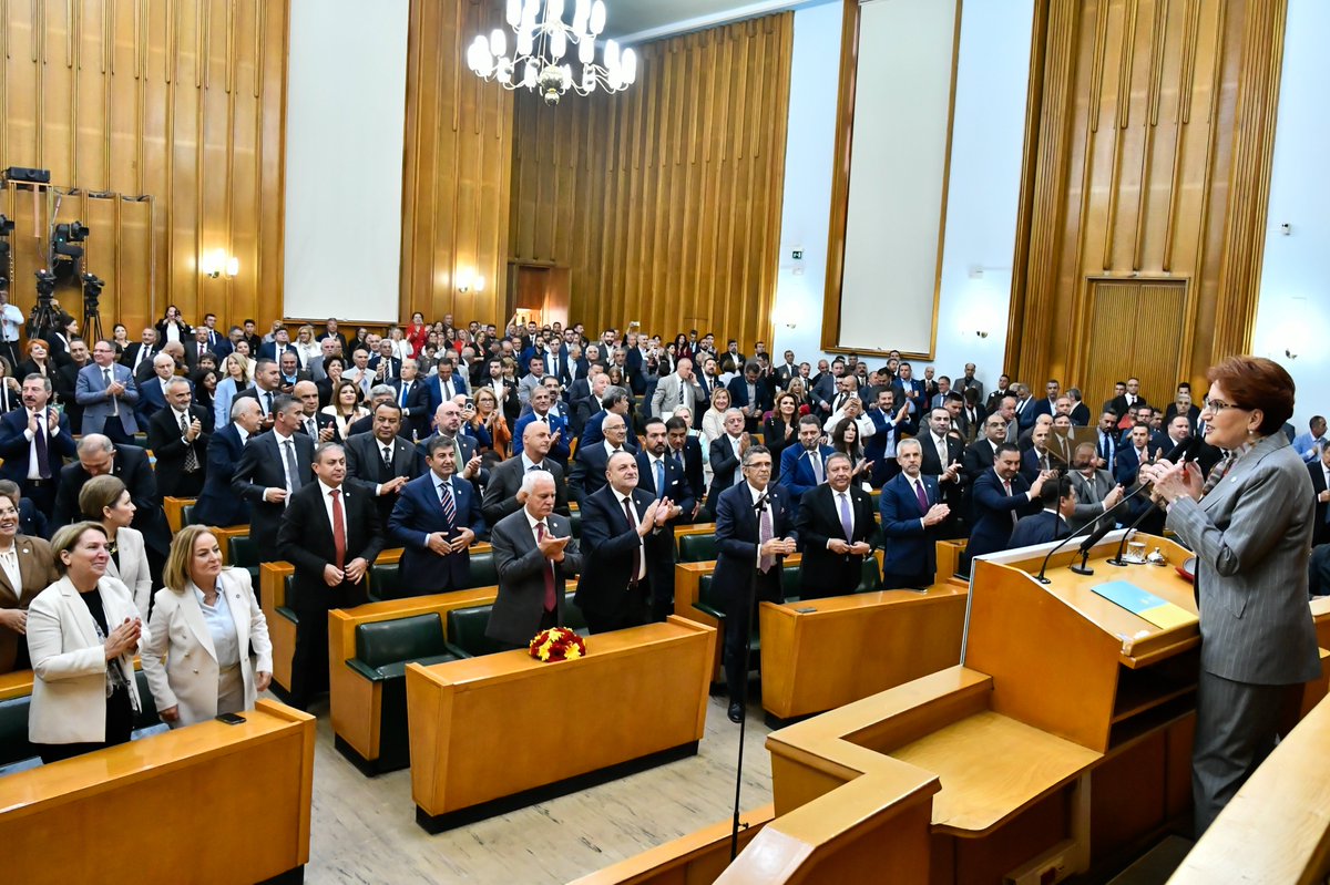 Bizim yolumuz yokuş, izimiz ayrı!
Dilimiz yağsız, sözümüz ayrı!
Gözümüz tok, özümüz ayrı!

Bugüne kadar olduğu gibi, bugünden sonra da;
Hürüz, haklıyız, hakkın yanındayız!