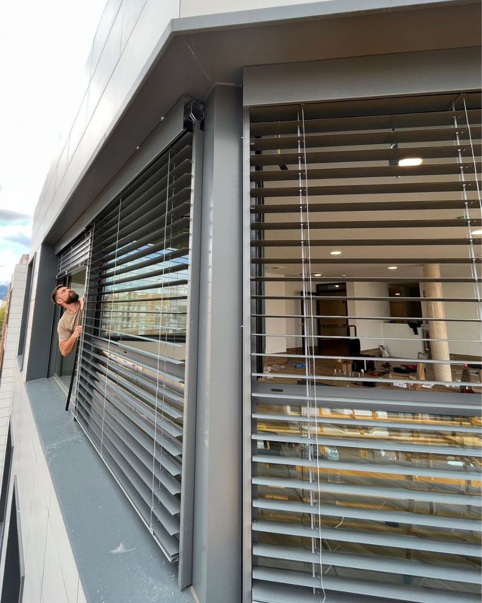 GriesserIB's tweet photo. ¡Una muestra de lo que se puede conseguir con una buena coordinación entre profesionales!
🔹Proyecto residencial de la zona de Levante, con De Palau Protección Solar y Orenga Finestres.
🔹Persianas graduables #Solomatic Fix con tapas modelo 1.1.
#persianas #protecciónsolar https://t.co/KMMM8WHVOD