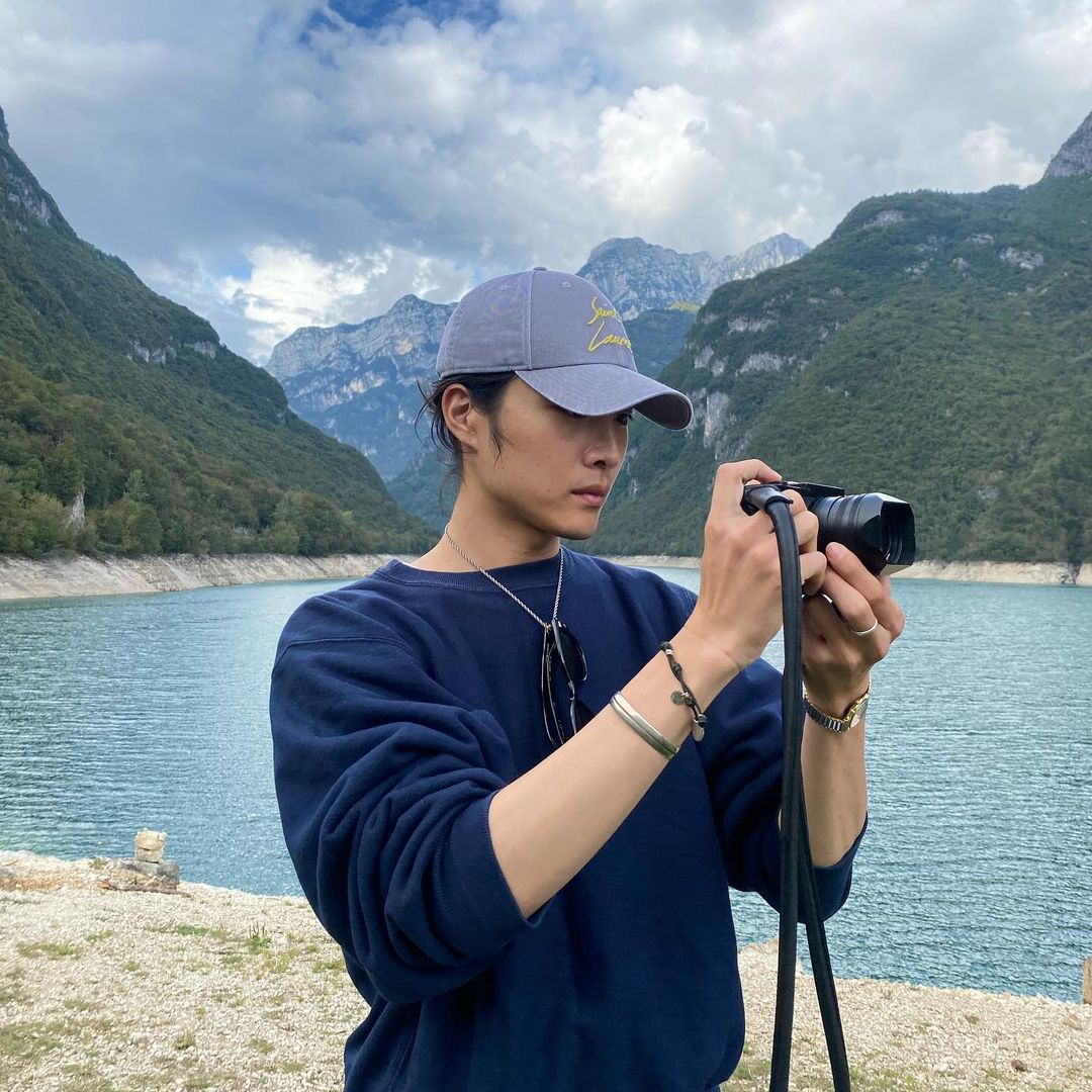 WONJNOG's tweet photo. Venturing out like a full-blown tourist mode on one fine day in the rugged beauty of Dolomiti, Italy; its vast expanses of untouched forests, and some of the most breathtakingly exquisite landscapes I have ever laid eyes on. https://t.co/F0SKH0Gesi