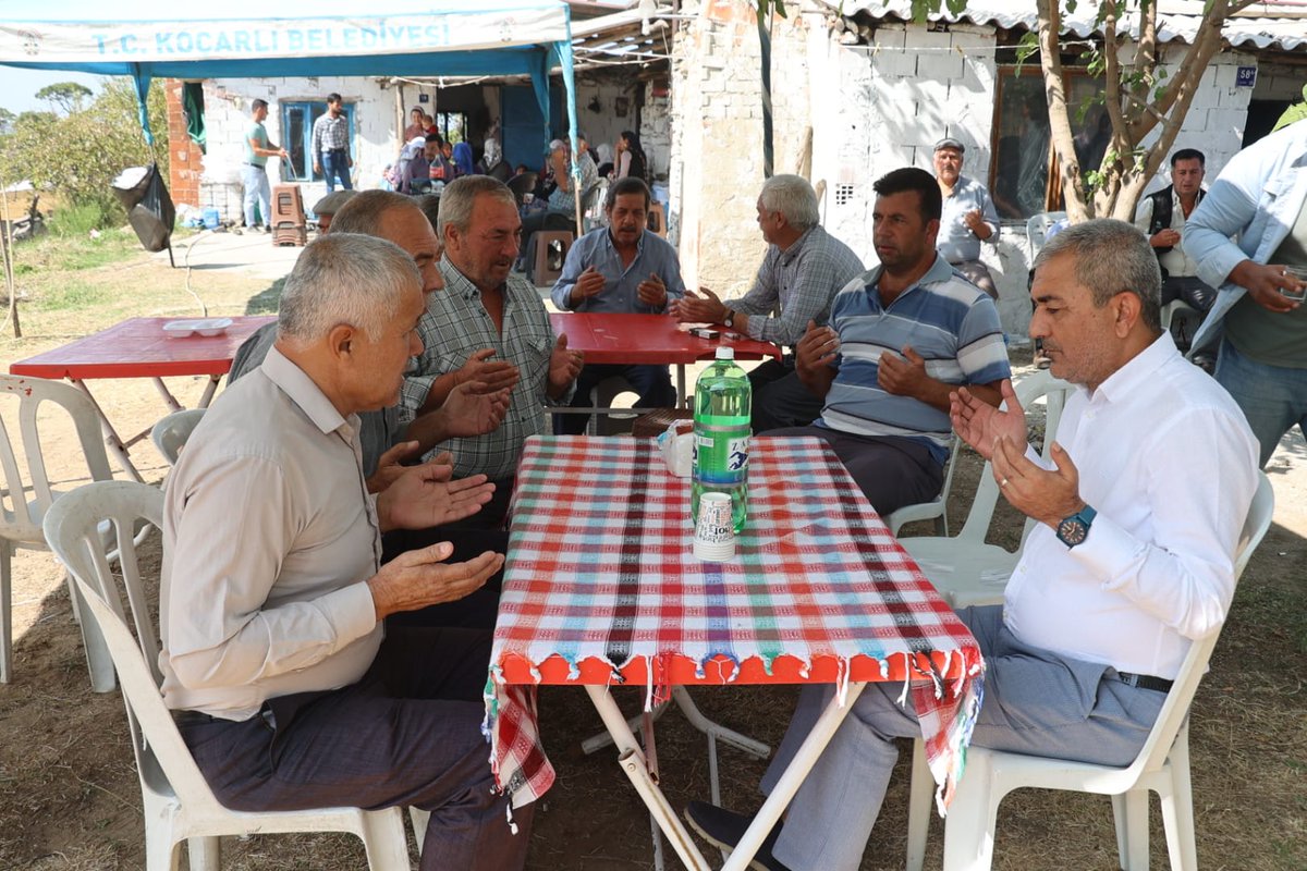 nedimkaplan09's tweet image. #Çallı mahallemizden merhum Hamit Karatosun'un oğlu merhum Bayram Ali amcamız için Mahalle Muhtarımız Hasan Sarıoğlu ile birlikte ailesine taziye ziyaretinde bulunduk.
Merhuma Allah'tan rahmet kederli ailesine sabırlar diliyorum.
Mekanı cennet olsun.