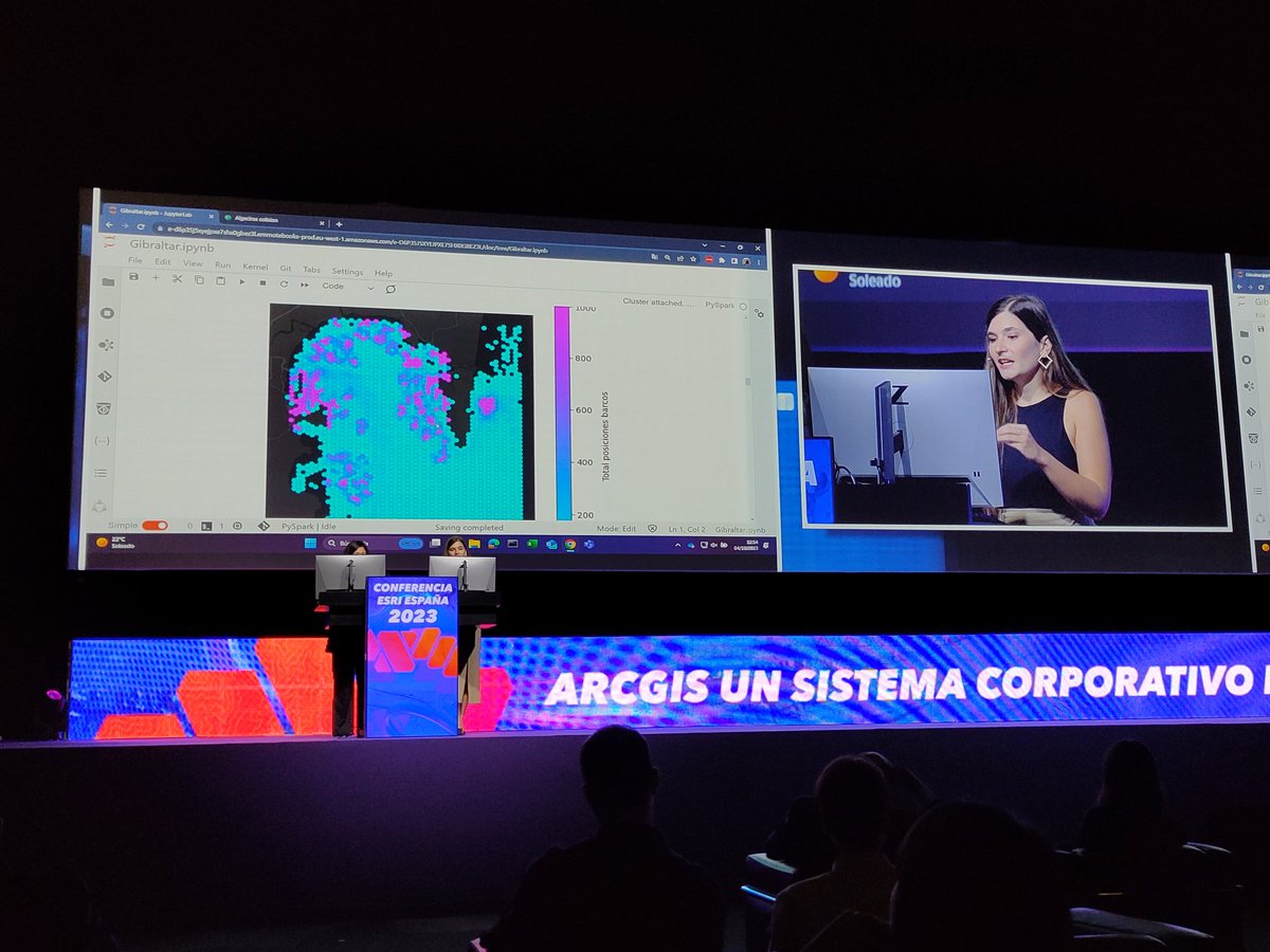 🌍 <a href="/LibertadChC/">Libertad</a> nos muestra cómo trabajar con #Notebooks en #ArcGIS para el análisis de #BigData en un caso como el tráfico marítimo ⛴️ #CEsri23