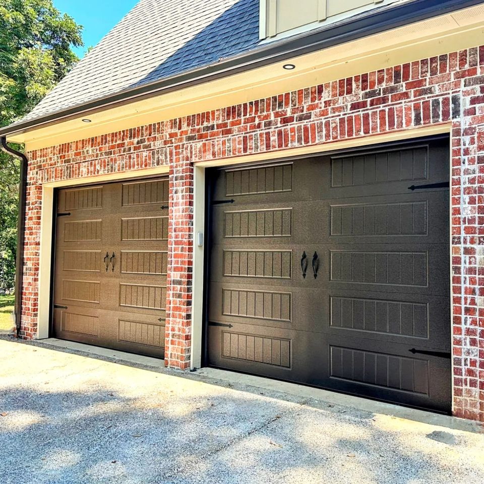 amarrgaragedoor's tweet photo. The interior of garage doors is just as important as the exterior. Insulated garage doors provide quieter operation and better temperature control. Check out more options here - https://t.co/87vhi6680O
#amarr #insulatedgaragedoors #browngaragedoors #quietgaragedoors https://t.co/c4cePELINA