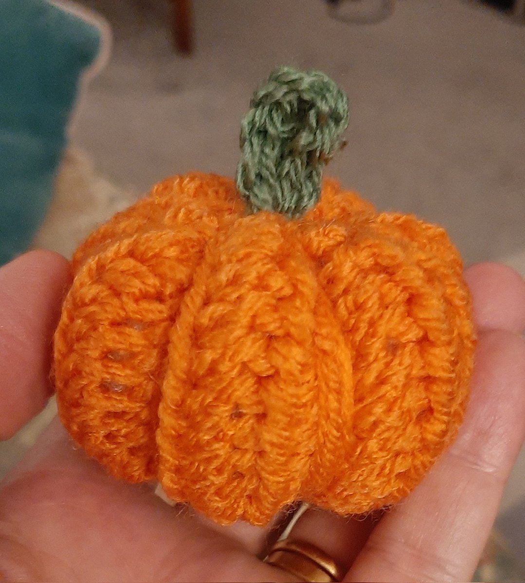 TODAY: Keep Calm and Craft 1.30 - 2.30 pm in the Multi Faith Space on de Havilland. Free materials and refreshments. See you there! #crafts #MentalHealth <a href="/UniofHerts/">University of Hertfordshire</a> <a href="/UH_Success/">UH Student Success</a> @UHSustainable <a href="/UHStudentLife/">UH Community and Events</a> <a href="/UH_Wellbeing/">UH Student Wellbeing</a>