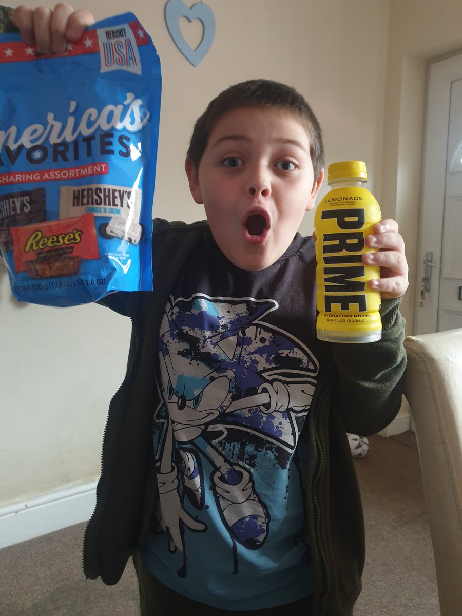 I have a VERY happy boy with his surprise all the way from NEW YORK CITY! Thank you sooooo much <a href="/cazgrundy/">Caz</a> for spoiling him 🥰🥰🥰🥰🥰🥰 xxx