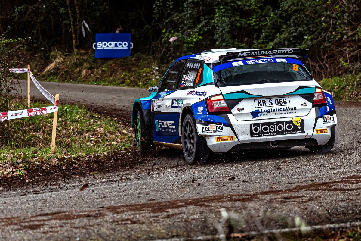 📻 V oddaji #Vsredo <a href="/MarePolak/">Marko Polak</a> gosti najboljšega slovenskega relista Boštjana Avblja, ki zadnja leta navdušuje na italijanskih cestah. V pretekli sezoni je osvojil italijanski reli pokal, v letošnji kroji vrh tamkajšnjega državnega prvenstva. 🏁

Ob 21.00 na Valu 202. 👂