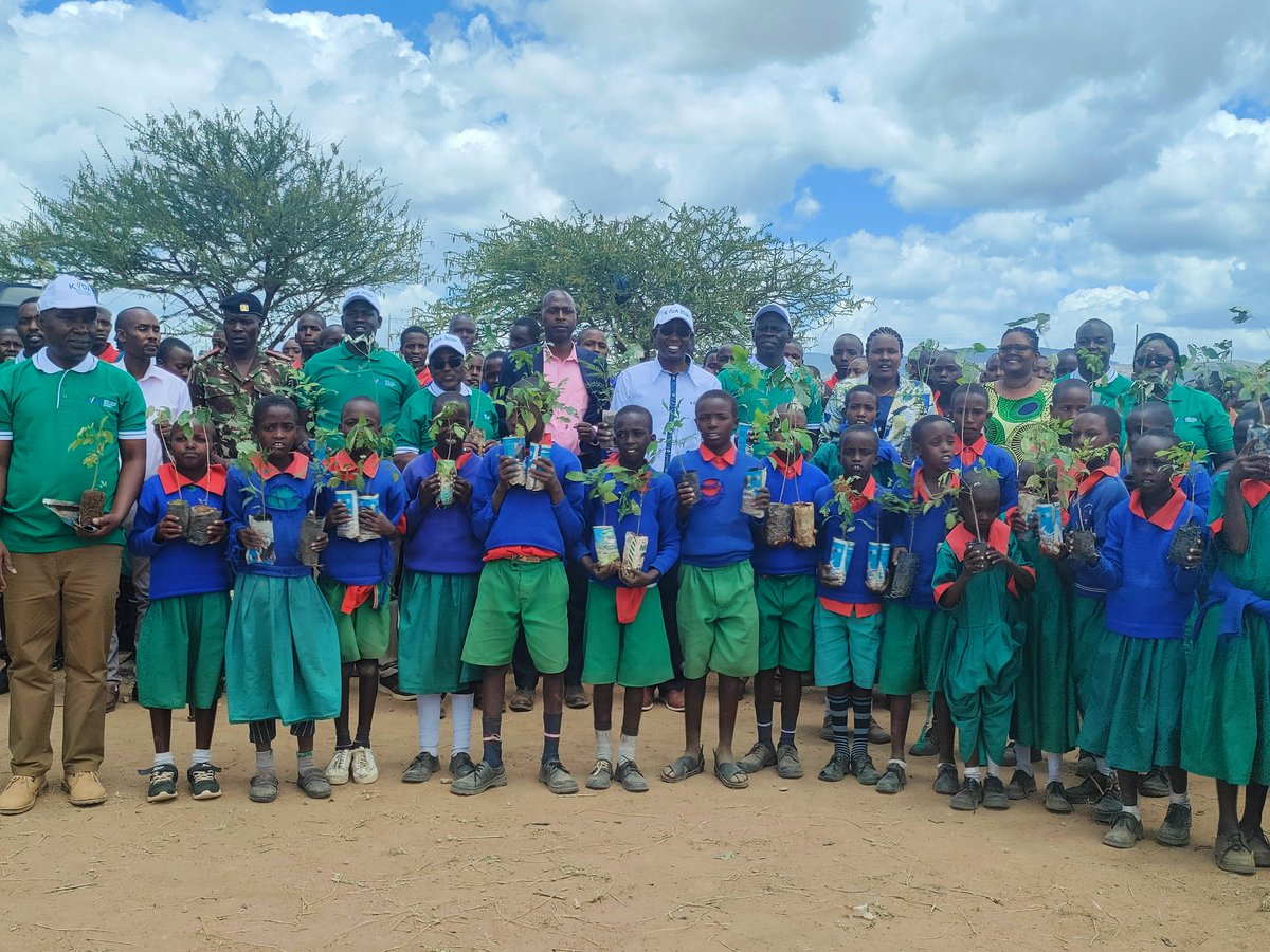 KVDA_ke's tweet photo. A greener environment improves air quality &amp; biodiversity. Board Chairman @chesergon, Directors, MD @SammyNaporos &amp; staff joined pupils in a tree planting exercise at Noontoto Pri Sch, @SamburuCountyKE. Together we can conserve our ecosystem.
@RNchinyei @ForAsals @EACAffairsKenya https://t.co/raQiKtZI9G