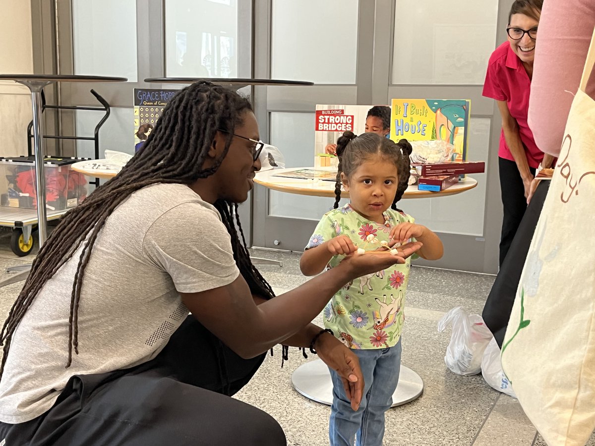 DuvalSchools's tweet photo. DCPS library specialists were in action at the Jax Book Festival to promote literacy and reading! 📚 Generously handing out 22 boxes of books and conducting STEM lessons, they truly made an impact on attendees. 

#TeamDuval #DCPSReads #JaxBookFestival 📘✨ https://t.co/EFL0hrzyb3