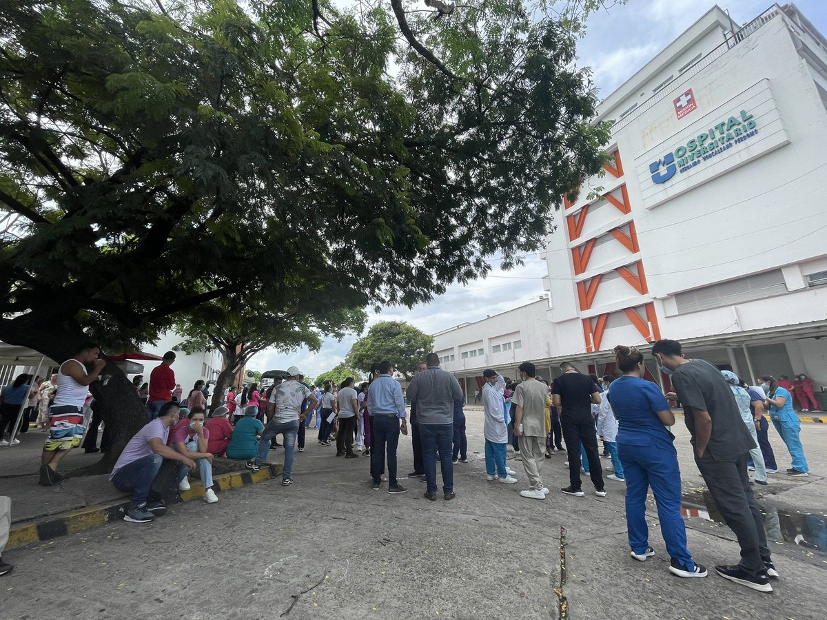 Nos unimos al #SimulacroNacional2023 con activación de alarma 🚨, poniendo a prueba la respuesta de evacuación y atención de emergencia. 

Hospital Seguro 🏥